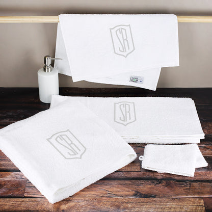 4-teiliges Handtuchset in Weiß mit Initialen bestickt in Silber