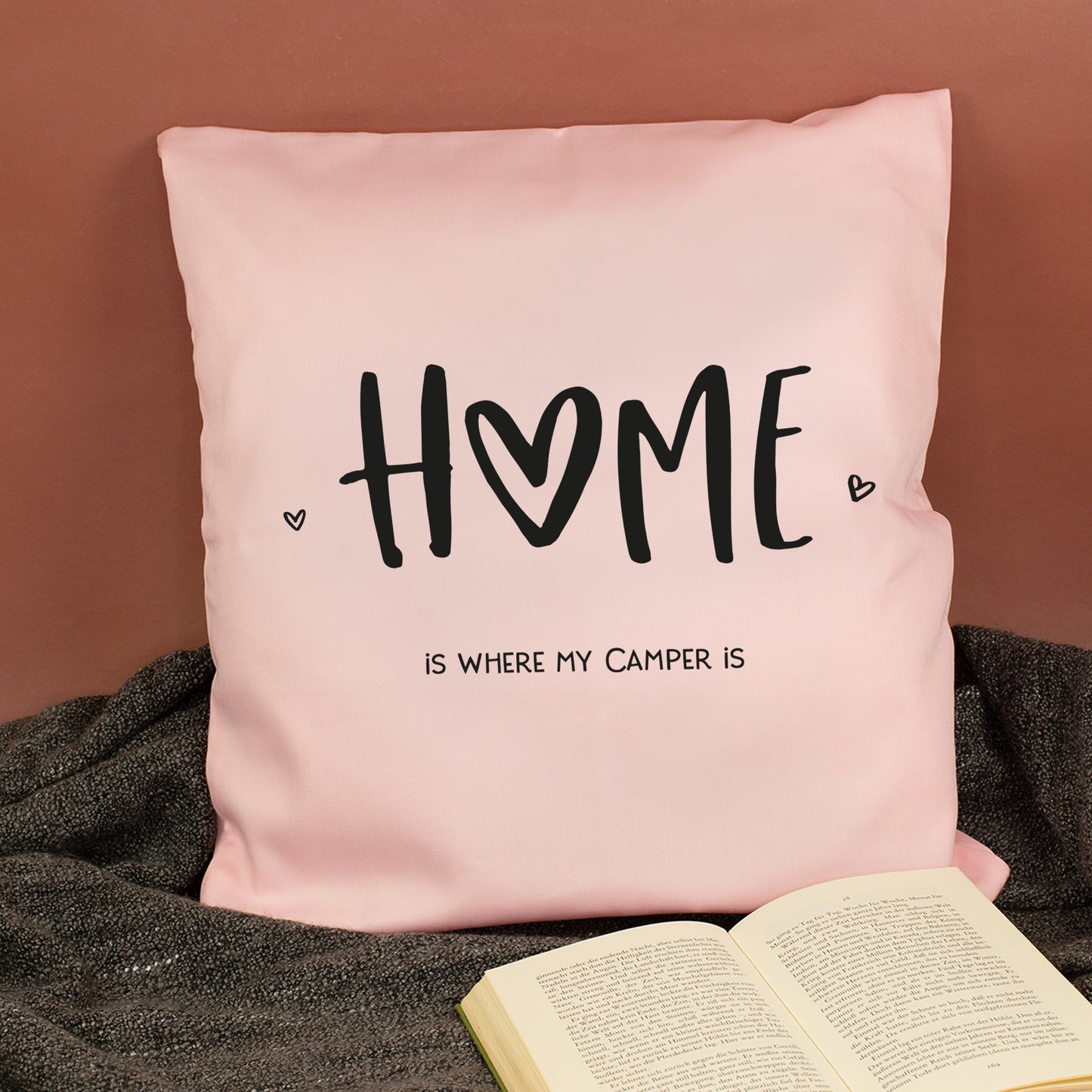 Rosa HOME Kissen mit Spruch Home is where my camper is als Geschenk für Camper