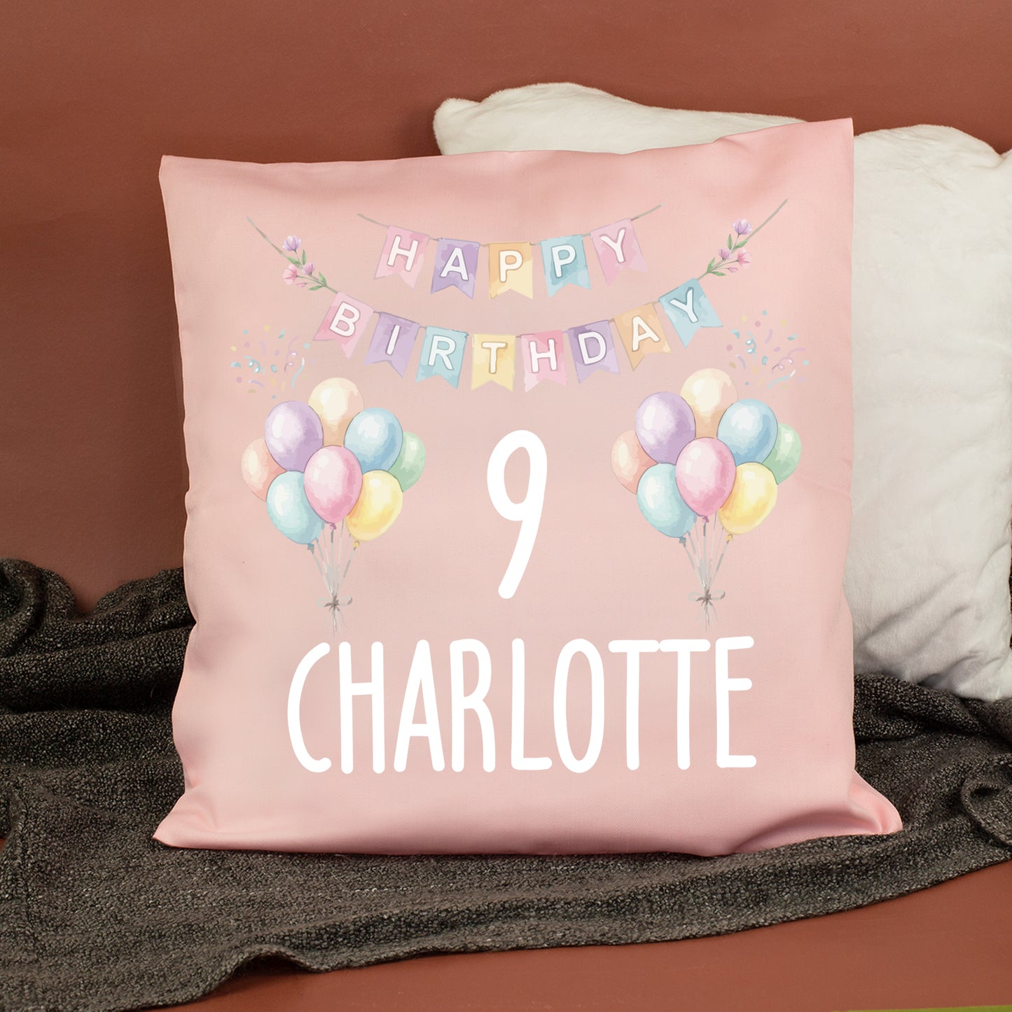 Rosa personalisiertes Geburtstagskissen mit Ballons, Zahl 9 und Name Charlotte