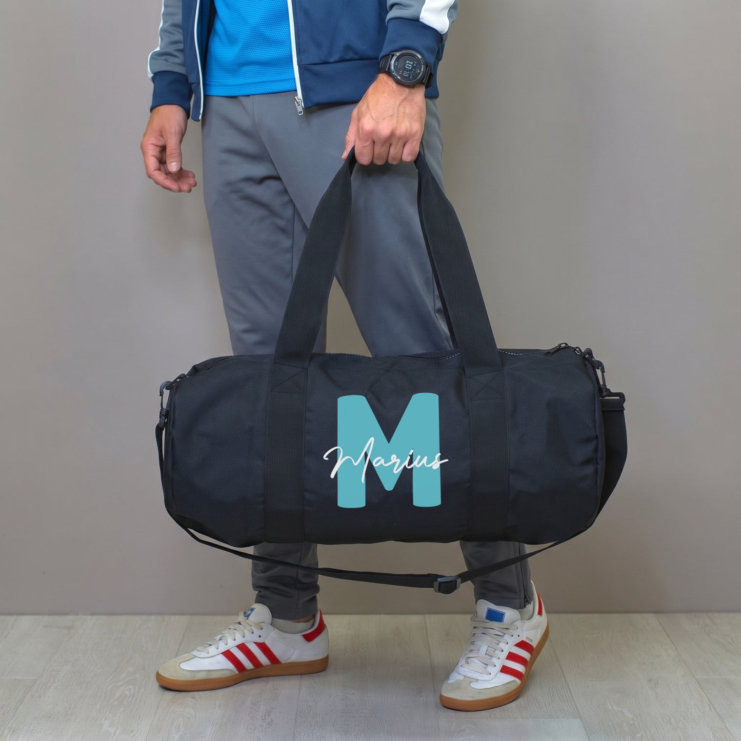 Sporttasche mit Name & Initiale personalisiert als Geschenk | Reisetasche für Freizeit & Sport