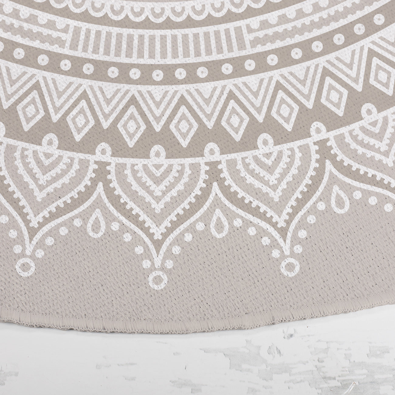 Runder Wohnteppich mit Personalisierung und Mandala in beige