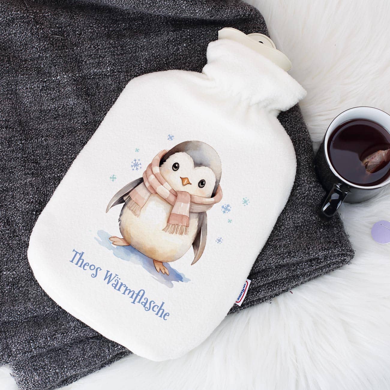 Kuschelige Wärmflasche mit niedlichem Pinguin und Wunschtext