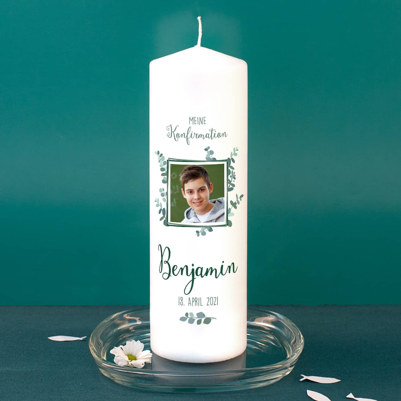 Konfirmationskerze mit Foto in Blätterkranz, Name, Datum und Wunschtext