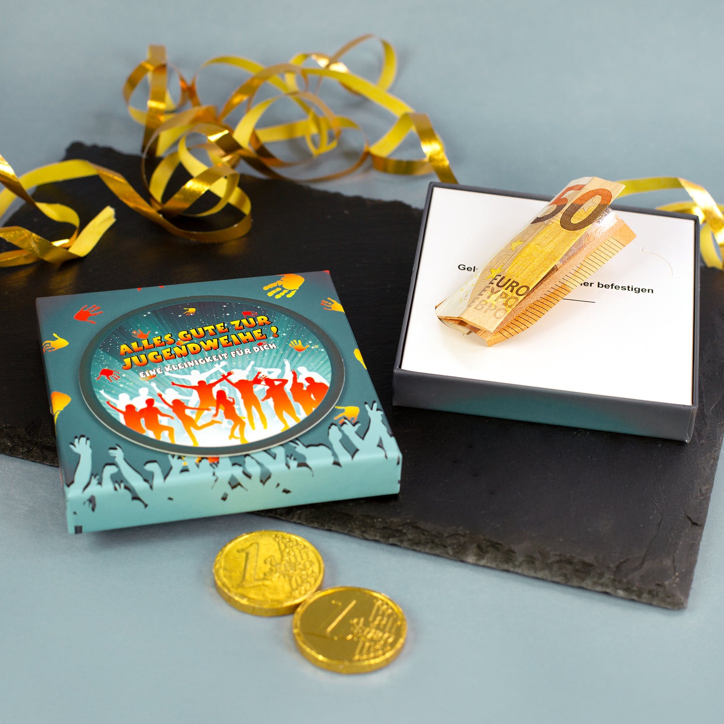 Geöffnete Geschenkschachtel zur Jugendweihe mit Platz für Geldschein im Inneren
