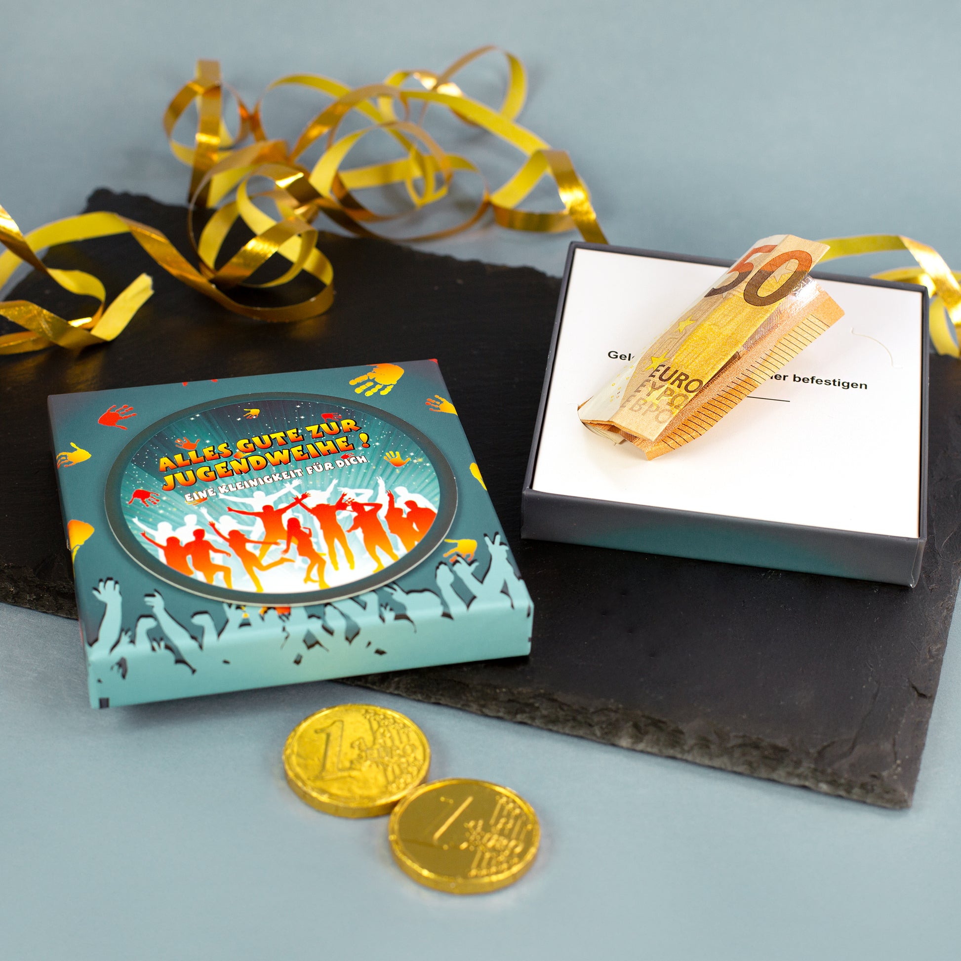 Geöffnete Geschenkschachtel zur Jugendweihe mit Platz für Geldschein im Inneren