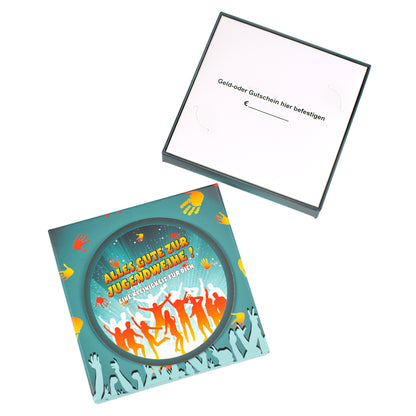 Weiße Hintergrundaufnahme der Jugendweihe-Geschenkschachtel, Vorder- und Innenseite sichtbar